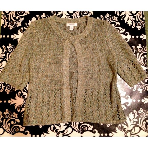 A very classy multi colored cardigan👌