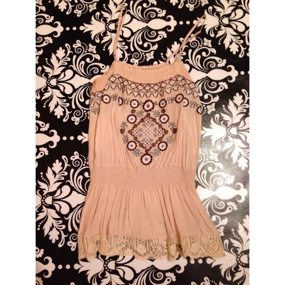 A very unique Aztec tank top 😊