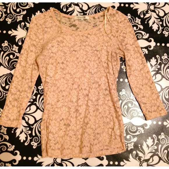 An all lace blush 3/4 length blouse 😊