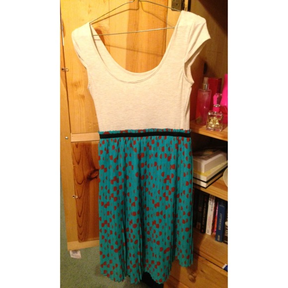 A cap sleeve high low dress😊