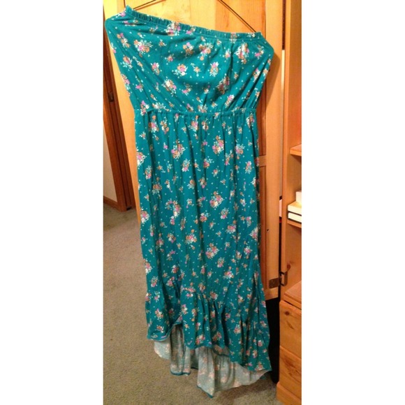 A high low strapless summer dress😊