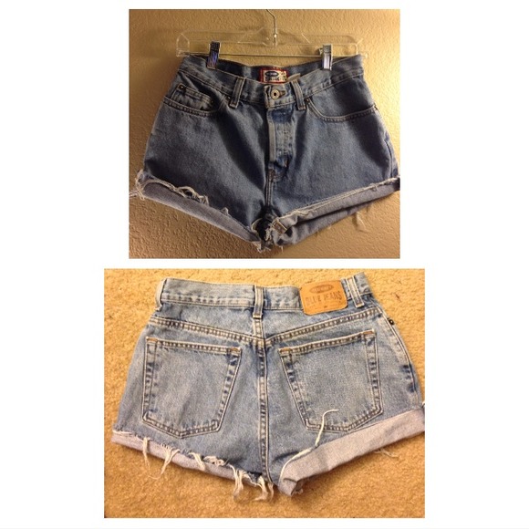 ❌Bundled Distressed Highwaisted Shorts - Picture 2 of 4