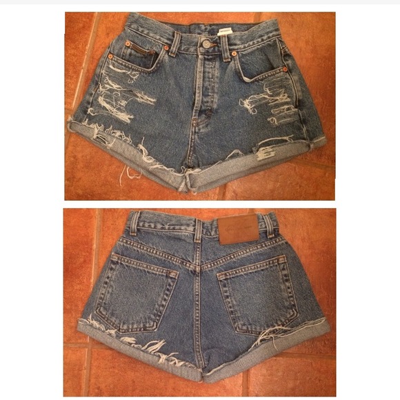 ❌Bundled Calvin Klein Highwaisted Distressed Short - Picture 2 of 4