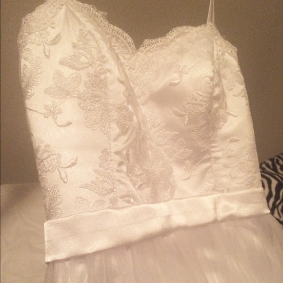 WEDDING DRESS FOR SALE! ๐ฐ๐๐๐ - Picture 2 of 3
