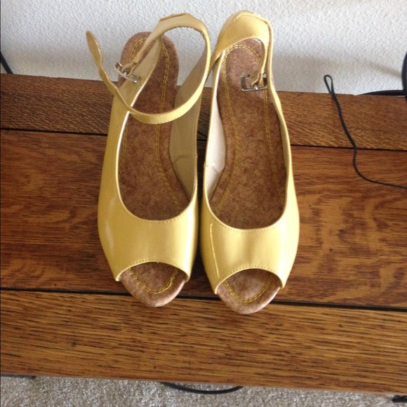 Yellow Wedges!!! 👡👡