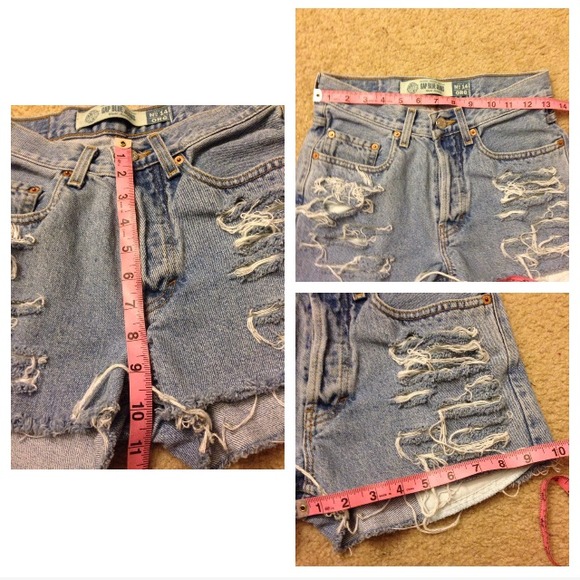 ❌Sold Highwaisted Distressed shorts - Picture 4 of 4