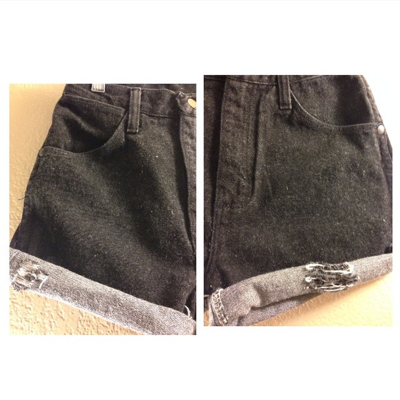 ❌Sold Slightly Distressed HW Shorts - Picture 3 of 4