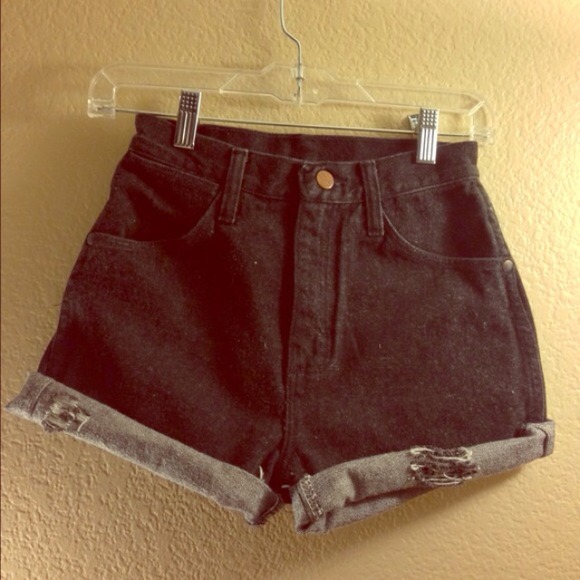 ❌Sold Slightly Distressed HW Shorts - Picture 4 of 4