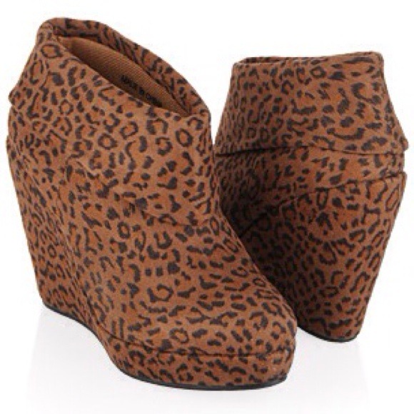 💖 Leopard Wedge Booties