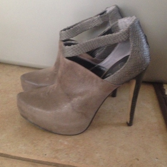 Jessica Simpson heels