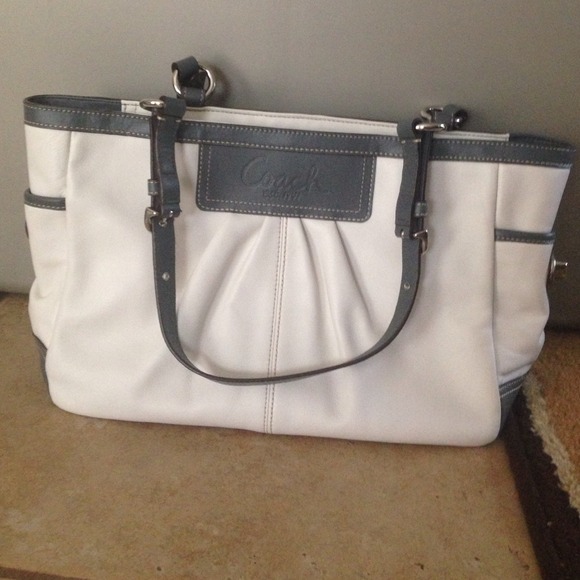 White/gray Coach purse