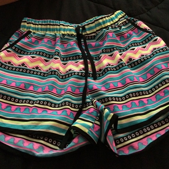 Tribal drawstring shorts 🎀💕