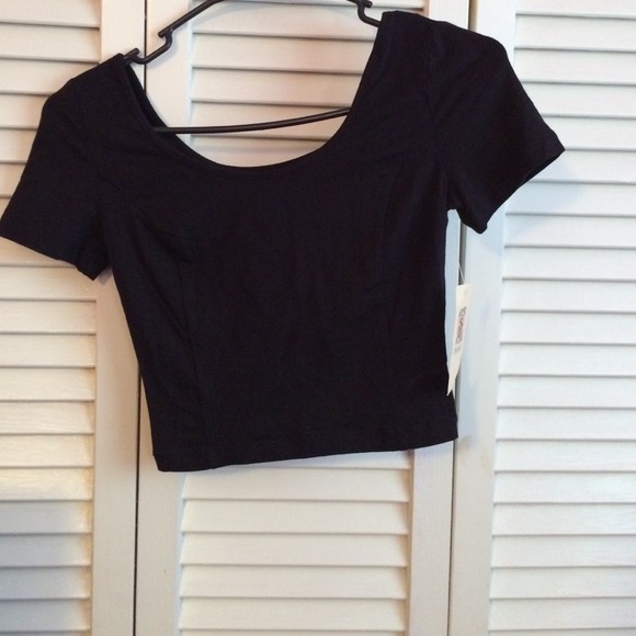 $9 🅿️🅿️ Black crop top