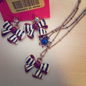 $12 🅿️🅿️ Betsey Johnson set 💙❤️