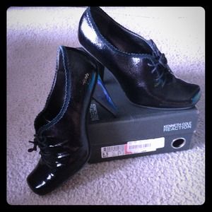 Kenneth Cole patent booties