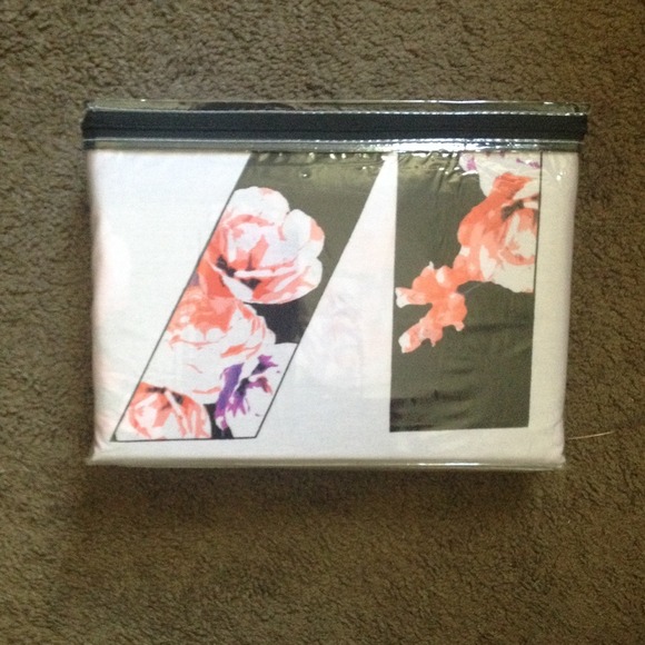 ❌PENDING❌ - Picture 2 of 4