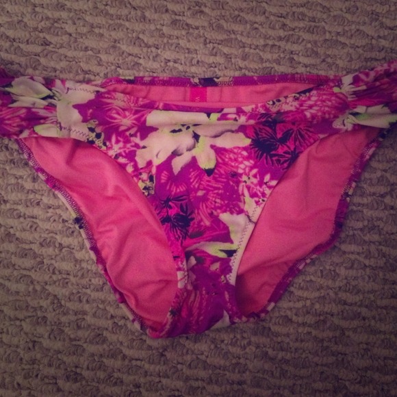 VS bathing suit bottoms