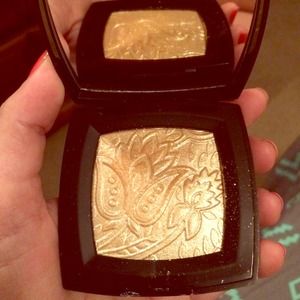 RARE!! Chanel illuminating powder with shimmer