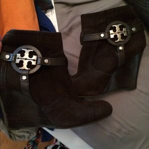 Tory burch boots. Worn once.