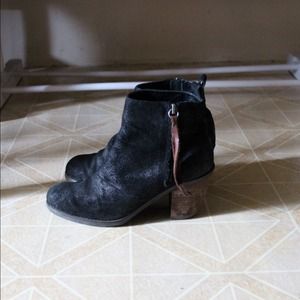 Black Leather Dolce Vita Ankle Boots - size 7/7.5