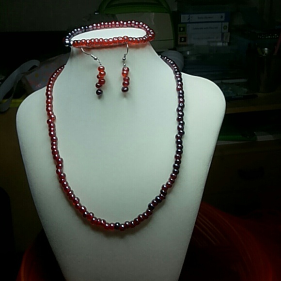 18" Ascending red necklace, braclet &earring set