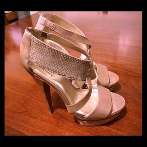 Pelle Moda taupe snakeskin high heels 8.5