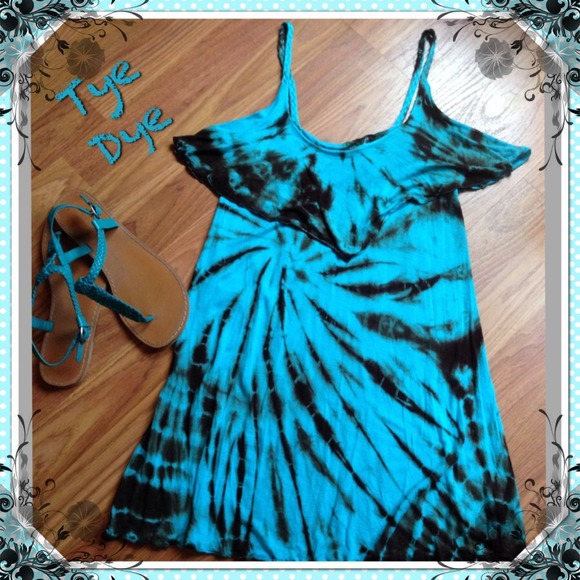 🎉HOST PICK 4/11/2015🎉 Summer fun tye dye top