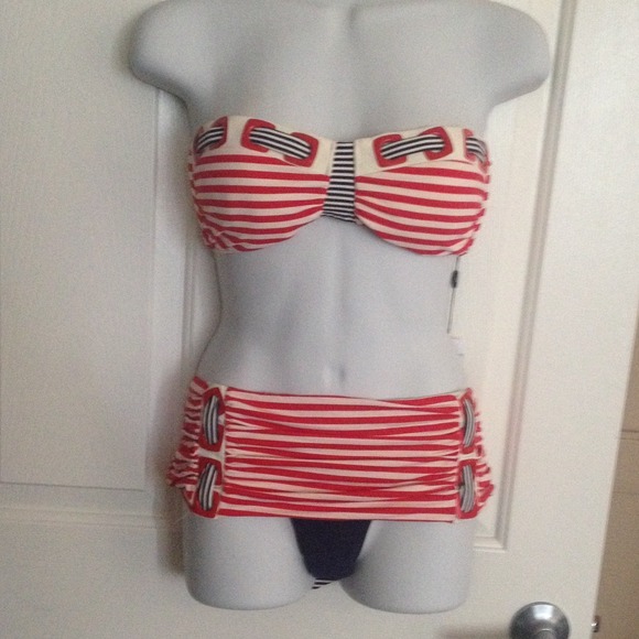 Closet purge! Red & white Patriotic suit. 🇺🇸