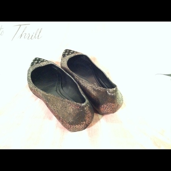 BcBg Studded Metallic Flats 6.5 - Picture 3 of 3