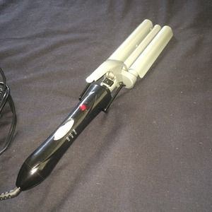SOLD Revlon hair waver