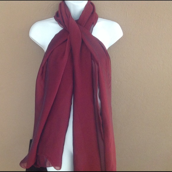 **holding** Scarf