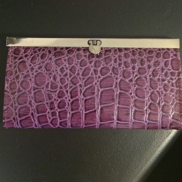 Purple snakeskin wallet - Picture 1 of 3