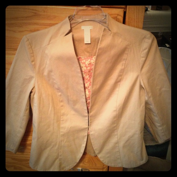 OLD NAVY BEIGE JACKET. MED. Very cute! 🌼🌼
