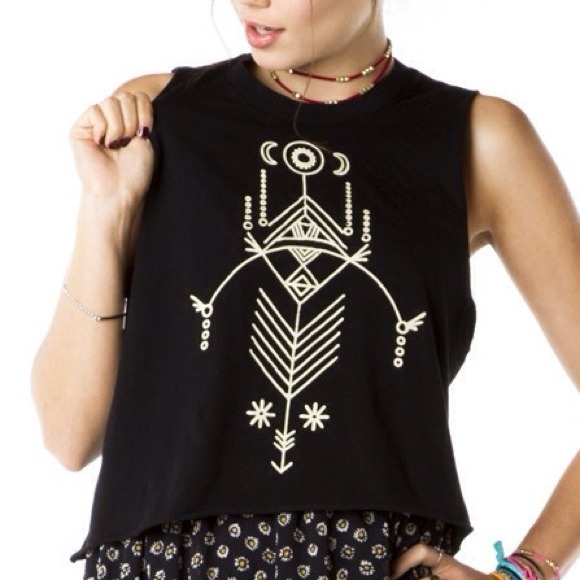 Brandy Melville Sadie Arrow Tank