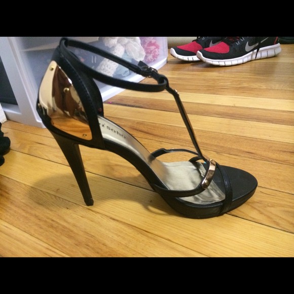 Heels - Picture 3 of 3