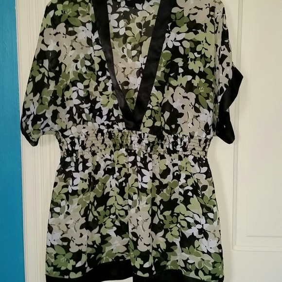 Black and green Apt. 9 print top
