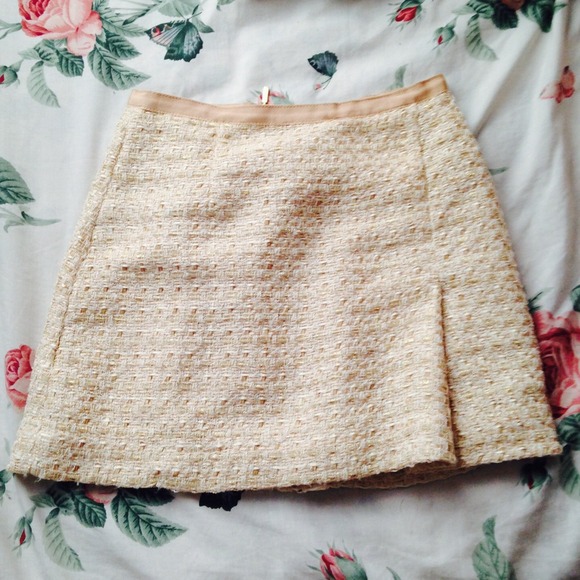 ✨SOLD❗️✨Gold Tweed Skirt - Picture 2 of 2