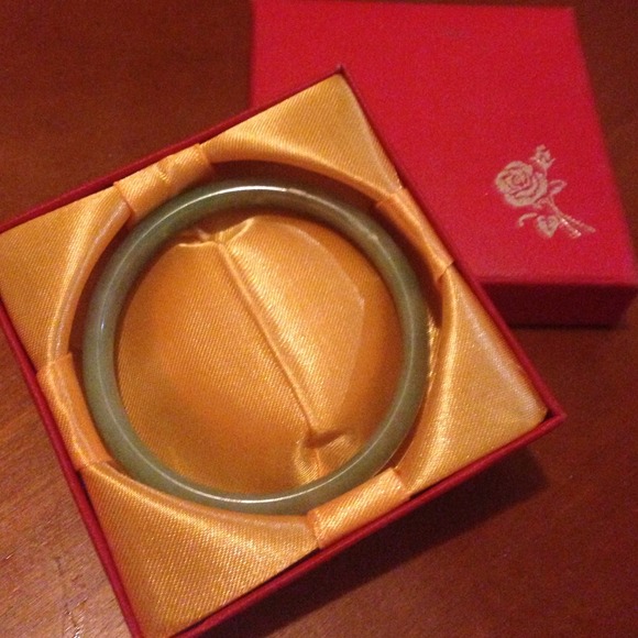 🎉ONE DAY SALE 🎉Beautiful jade bangle