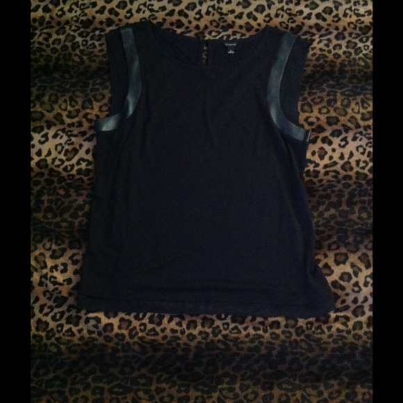 💖💖💖Black/Faux leather trim top💖💖💖
