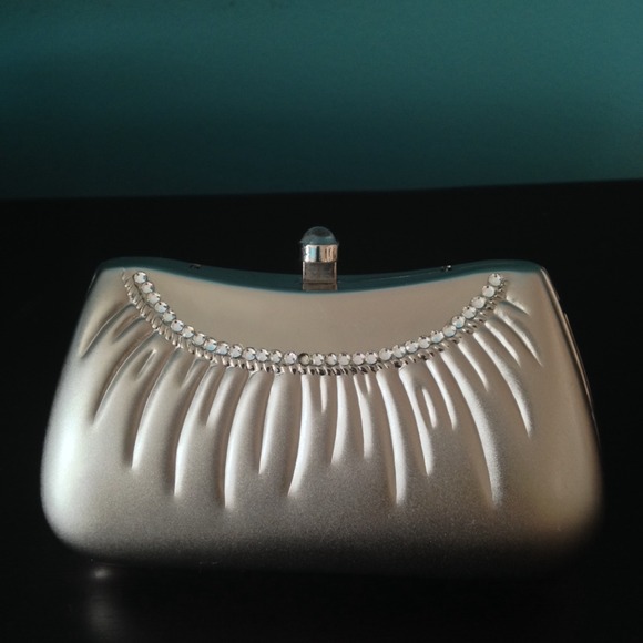 Silver Metal Purse - Picture 1 of 4