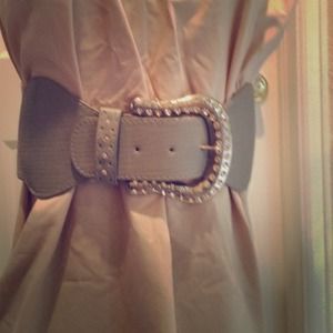 Gray waist belt