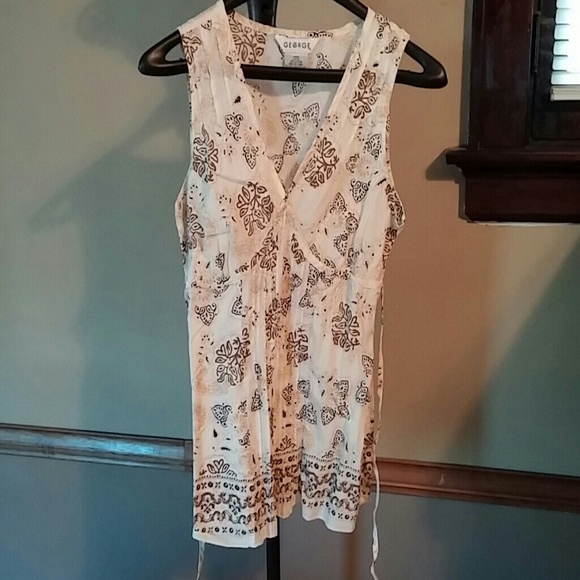 Cute Sleeveless Top - Picture 2 of 4