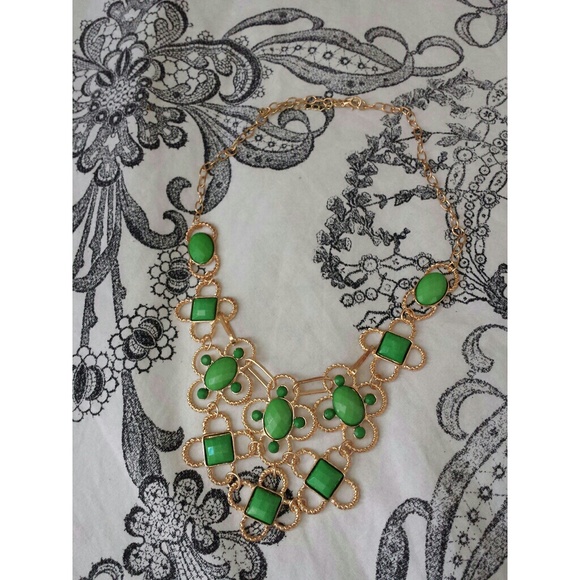Jewelry - ⛔LAST DAY ⛔Beautiful Green and Gold Necklace