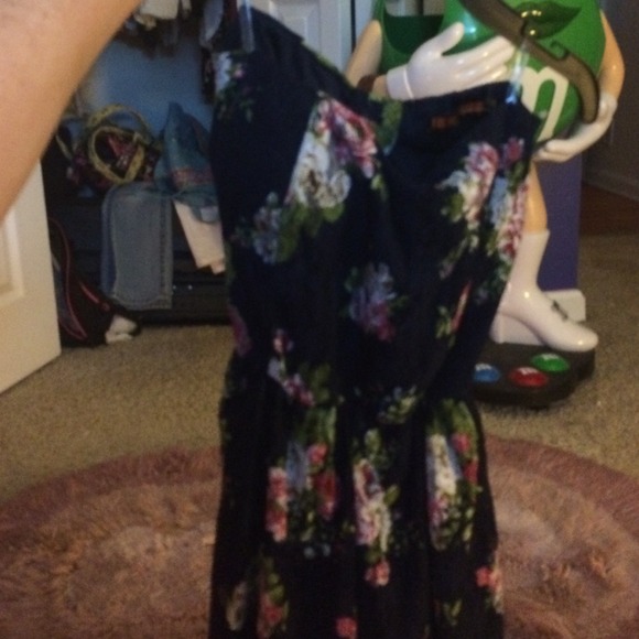 Forever 21 small lace dress - Picture 3 of 3