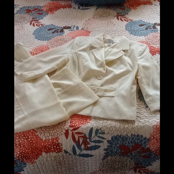Jackets & Blazers - Off White Cream suit. Never worn Flat front pants