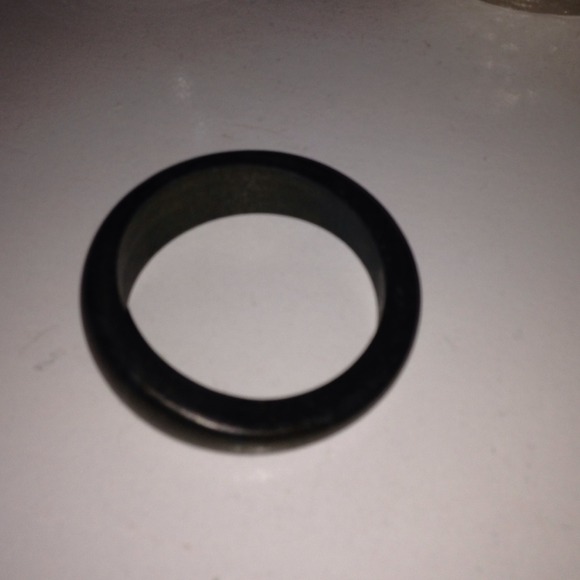 ⬇️REDUCED Dark green wood bangle bracelet - Picture 2 of 4