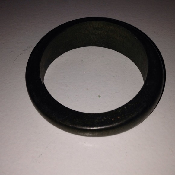 ⬇️REDUCED Dark green wood bangle bracelet - Picture 4 of 4