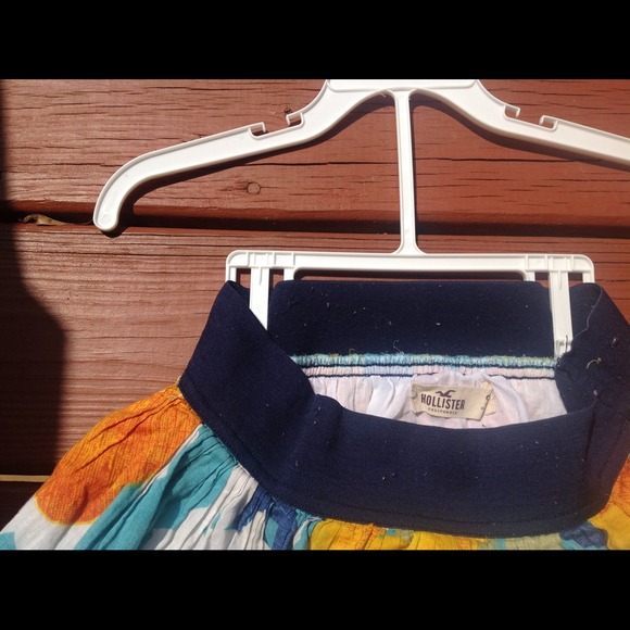 Hollister floral skirt - Picture 2 of 3