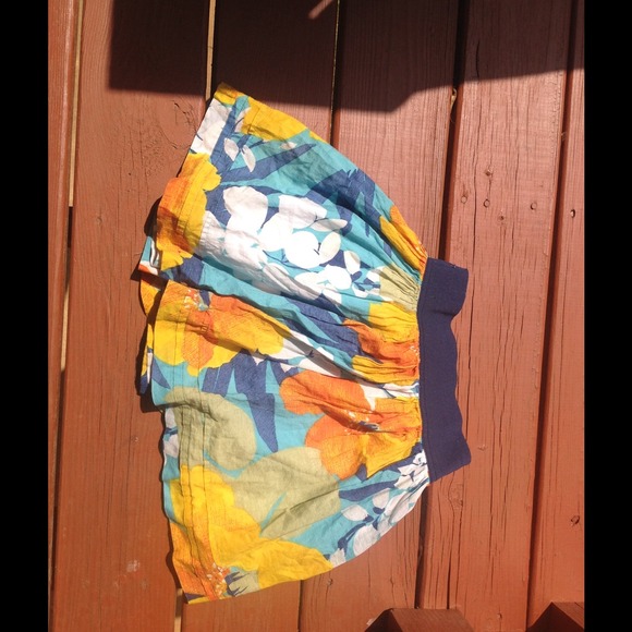 Hollister floral skirt - Picture 3 of 3