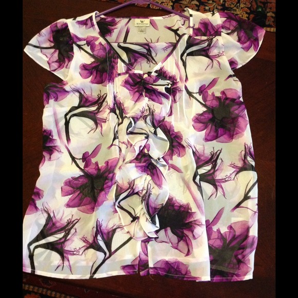 CLOSET IS ON SALE!  TOP